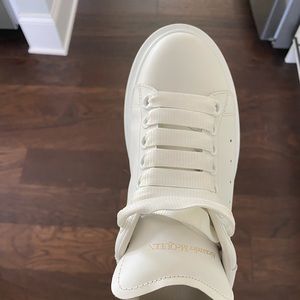 Alexander McQueen oversized sneaker size 6